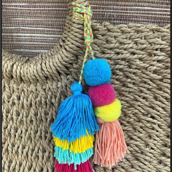 NWOT Straw Summer Bag with trims - Picture 3 of 3